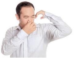 胳肢窝突然有异味?解析狐臭的成因与应对方法